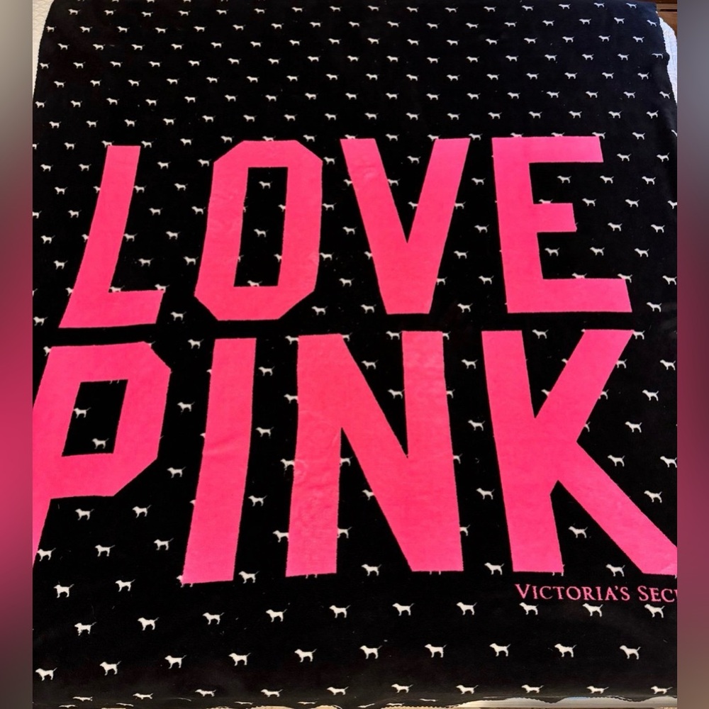 VS PINK VINTAGE STADIUM FLEECE BLANKET THROW LOVE ALL OVER PUP DOG LOGO RARE HTF - Picture 1 of 4